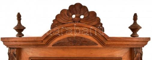 Ónémet fali tükör Faragott, esztergált, tetején a díszek kissé mozognak 54x87 cm Tükör mérete 33x56 ...