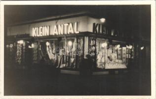 Budapest VII. Klein Antal divatáru kereskedő üzlete este. Király utca 53. photo