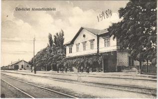 Almásfüzítő, vasútállomás, vonat (r)