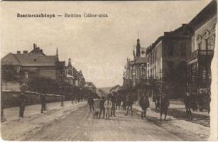 Besztercebánya, Banská Bystrica; Bethlen Gábor utca. Vasúti levelezőlapárusítás 1028. / street (Rb)