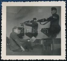 cca 1935 Fiatal katonai kadétok állásképességi tesztje, fotó, 6×5,5 cm