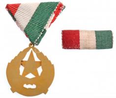 1957. "Munkás-Paraszt Hatalomért Emlékérem" aranyozott, zománcozott Br kitüntetés mellszal...