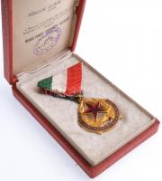 1957. "Munkás-Paraszt Hatalomért Emlékérem" aranyozott, zománcozott Br kitüntetés mellszal...