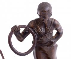 Kovácslegény, réz figura, kőzúzalék talapzaton, 8×11×5 cm