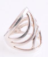 Ezüst(Ag) extravagáns gyűrű, jelzett, méret: 51, nettó: 4,02 g