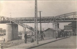 Budapest IV. Újpest, összekötő vasúti híd, Mobiloil Sphinx Benzin Árpád út 35. reklámtábla. photo