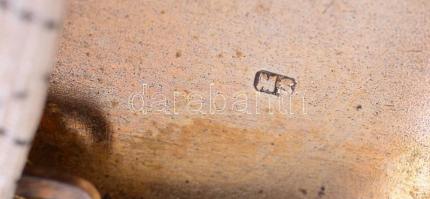 Ezüst (Ag) címeres cigaretta tárca, jelzett, 7x9,5 cm, nettó: 100,7 g