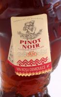 cca 1990 Moldovai pinot noir félédes vörösbor formaüvegben. bontatlan palack, 1L