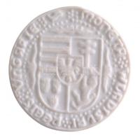 1976. "II. Ulászló" guldiner érem mázatlan Zsolnay porcelán utánlenyomata, eredeti tokban ...