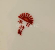 Japán pávás dísztál, kézzel festett, jelzett, kis kopásnyomokkal, d: 18,5 cm