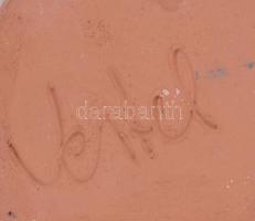 Vertel Andrea (1953-): Forralt borral didergő. Festetlen kerámia, jelzett, hibátlan, m: 13 cm