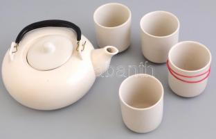 Japán teás készlet nagy méretű, dekoratív, aranyozott, lakkozott fa dobozban d: 30 cm. 4 személyes, egy csésze törött