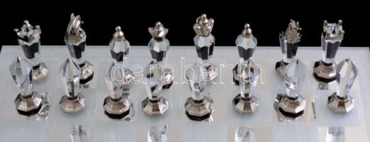 Iparművész kristály sakk készlet, díszdobozban, új állapotban. 25x25 cm / Crystal chess set