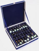 Iparművész kristály sakk készlet, díszdobozban, új állapotban. 25x25 cm / Crystal chess set