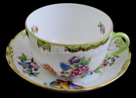 Herendi Viktória porcelán teás csésze aljjal. Kézzel festett, jelzett, aljon, kis mázhibával. d: 14 cm