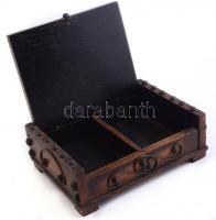 Kártyadoboz. Fa, fém rátétekkel 13x16 cm