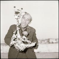 cca 1960 Kotnyek Antal (1921-1990) budapesti fotóriporter hagyatékából 13 db vintage NEGATÍV, többfé...