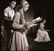 cca 1960 Kotnyek Antal (1921-1990) budapesti fotóriporter hagyatékából 13 db vintage NEGATÍV, többfé...