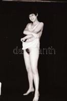 Aktfotók vegyesen - eltérő időpontokban készült 8 db vintage NEGATÍV, 36x24 mm