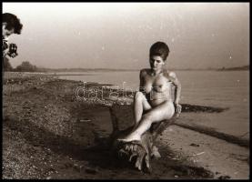 Szolidan erotikus felvételek, eltérő időpontokban készült 13 db vintage NEGATÍV, 24x36 mm