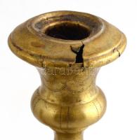 Vésett réz gyertyatartók párban. Egyiken sérüléssel m: 28 cm