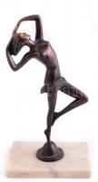Balett táncos. Bronz szobor, alabástrom talpazaton. Jelzés nélkül. m: 25 cm