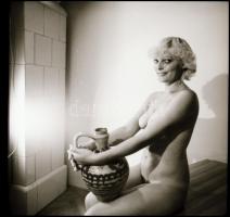 Csintalan, csacsogó csecsebecsék - Menesdorfer Lajos (1941-2005) budapesti fotóművész hagyatékából, eltérő időpontokban készült 10 db vintage NEGATÍV, 6x6 cm és 4x6 cm