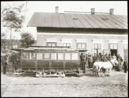 cca 1890 Budapesti lóvasút, a Nyugati pályaudvar és a Vágóhíd között közlekedő járat (a tetején jól olvasható feliratok szerint), 1 db NEGATÍV, Fekete György (1904-1990) budapesti fényképész hagyatékából, 4x5 cm