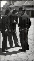 cca 1961 Kecskeméti piac, Vincze János (1922-1999) kecskeméti fotóművész hagyatékából, 2 db feliratozott vintage fotóművészeti alkotás, 39,1x22 cm és 38,5x28,7 cm