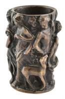 Hellenisztikus stílusú jelenetet ábrázoló bronz vázácska, tartó. Jelzés nélkül. m: 9,5 cm