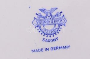 Villeroy & Boch két db hagymamintás tányér. Jelzett, kis kopással d: 19,5 cm, 23,5 cm