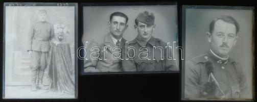 cca 1944 és 1948 között Kiskunfélegyházán, a Marika-fotóműteremben készült felvételek katonákról (ki...