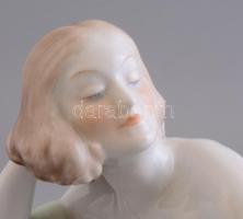 Herendi nagy méretű fésülködő akt. Formaterv: Szilágyi Nagy István. Kézzel festett, jelzett, hibátla...