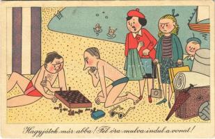 1960 Hagyjátok már abba! Fél óra múlva indul a vonat! / Humorous art postcard, chess on the beach (EK)