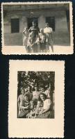 cca 1940 II. világháborús katonatisztek kitüntetésekkel, családjukkal 6 x9 cm 1 db fotó