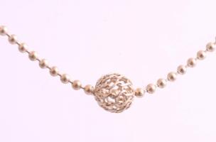 Ezüst (Ag) bogyós nyaklánc, jelzett, h: 39 cm, nettó: 3,76 g