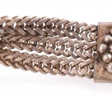 Ezüst(Ag) karkötő, zöld kövekkel, jelzett, h: 17,5 cm, bruttó: 34,01 g