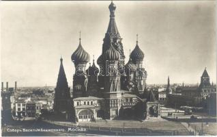 Moscow, Moscou; Cathédrale de Vassili Blajenoi / Saint Basils Cathedral, tram