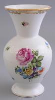 Herendi virágmintás váza, kézzel festett, jelzett, kis kopásokkal, m: 20,5 cm