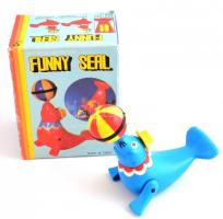 Funny Seal, műanyag elemes labdázó fóka-figura, nem kipróbált, elem nélkül, eredeti dobozában, m: 15 cm