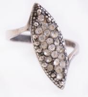 Ezüst(Ag) gyűrű, apró kövekkel, jelzett, méret: 60, bruttó: 3,86 g