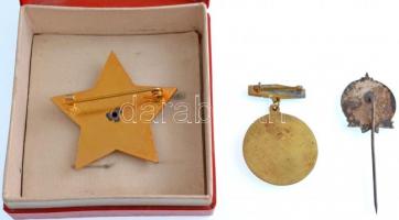 3db-os szocialista jelvénytétel, közte ~1970. "A Szocialista Kultúráért" zománcozott kitün...