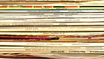 Lemezgyűjtemény jobb darabokkal, több mint 60 db bakelit lemez, pop és rock (Illés. A koncert; LGT: ...