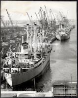 3 db hajós fotó, hajókon felirat: Erfurt Rostock, Böhlen Rostock, Theodor Körner Rostock, kis szakadásokkal, folttal, 23x29 cm, 23,5x29 cm, 23,5x29,5 cm