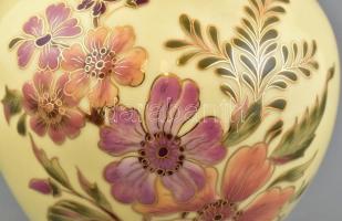 Zsolnay virág mintás váza. Kézzel festett, jelzett (Mihálkovicsné), hibátlan  m:26,5  cm