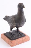 Bronz galamb, talapzaton, lába sérült, m: 17 cm