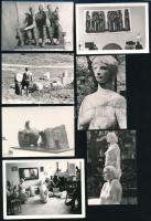 Kő Pál (1941-2020) szobrászművész alkotásairól készült fotók, 16 db fotó, 9,5×6,5 és 4,5×12 cm közötti méretekben