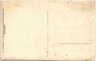 Crikvenica, Cirkvenica; korabeli fürdőruhás férfiak a kabinoknál / men in early bathing suits with s...