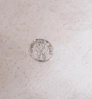 Porcelán betétes ón tányérok 4 db Paris 1600-as árusokat ábrázoló + 2 db lepkés és madaras. Matricás...