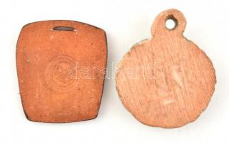2 db mázas kerámia medál, d: 3,5 cm, 3,5×3 cm
